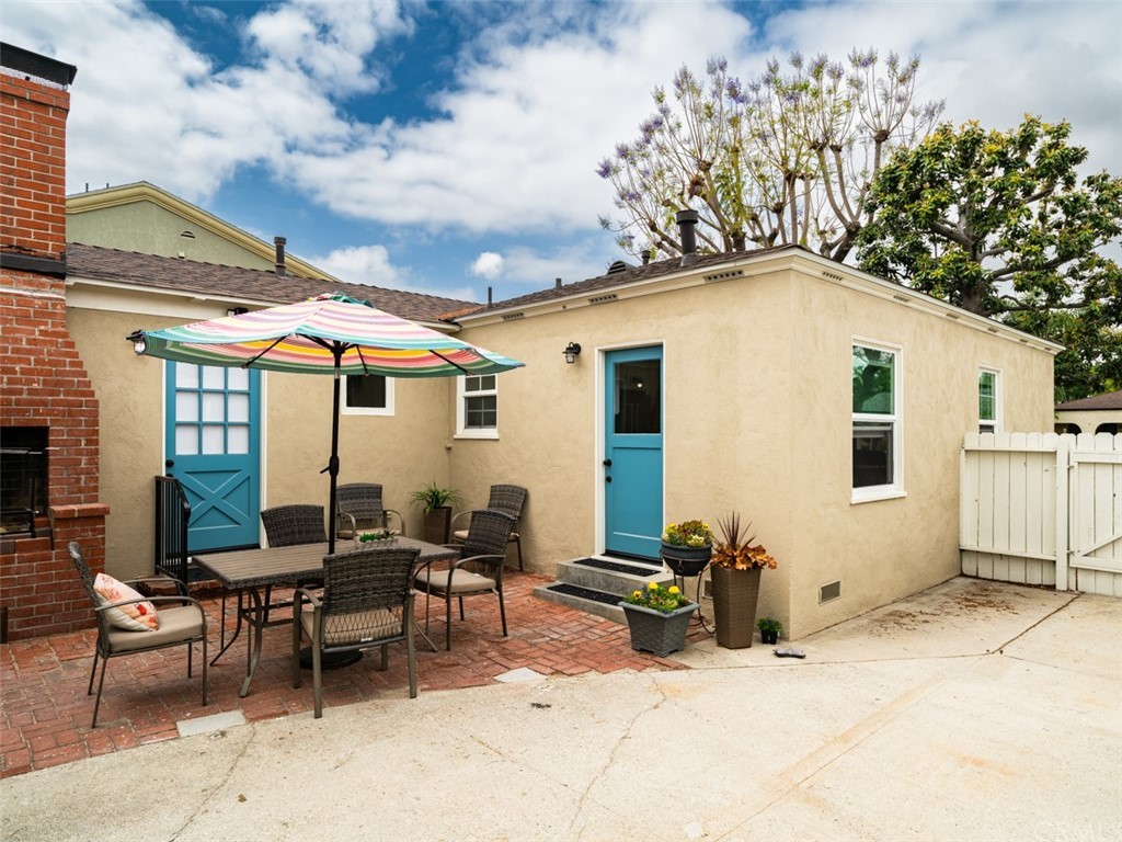 3758 Chatwin Avenue Long Beach, CA 90808 - Photo 33 of 34 a view of a chairs and table in a patio