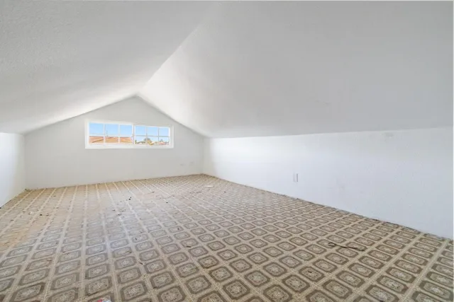 an empty room with a white door