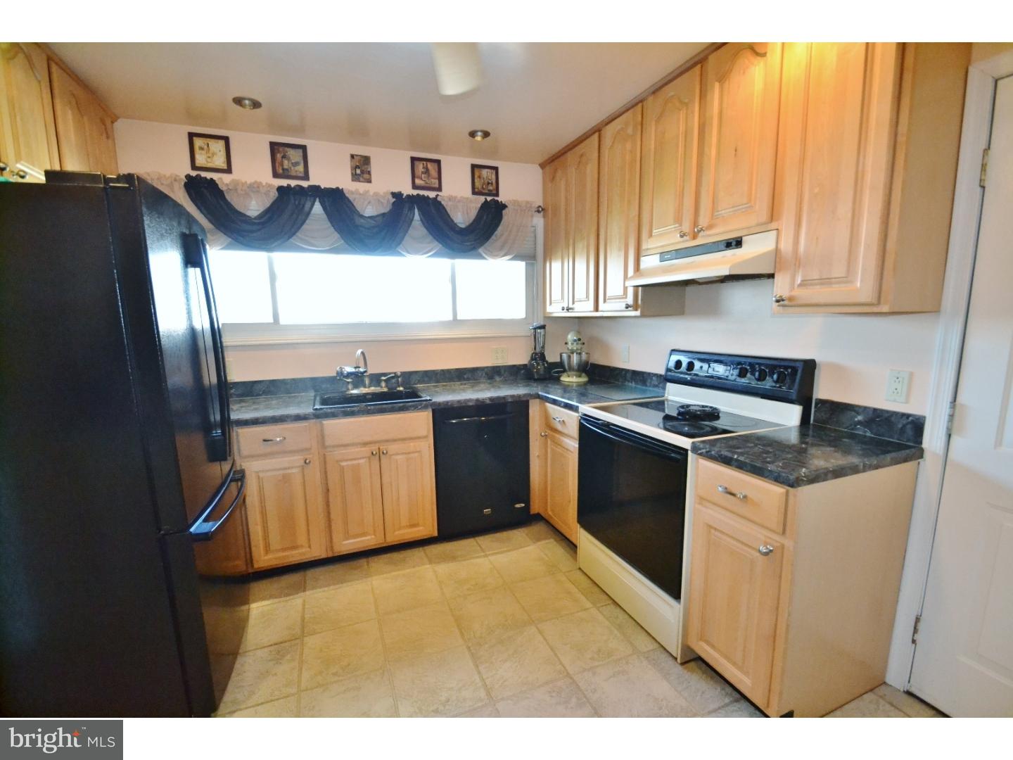 43 Homestead Road Levittown, PA 19056 - Photo 9 of 24 Kitchen