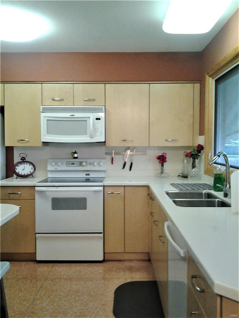 930 Schulte Road St. Louis, MO 63146 - Photo 6 of 27 Gallery Image 6
