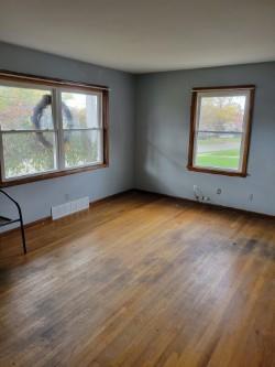 974 Hadley Drive Sharon, PA 16146 - Photo 4 of 11 an empty room with a window