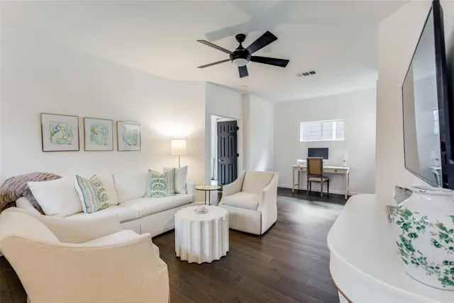 $3,800 | 411 West St Elmo Road, Unit 35, Austin, TX 78745