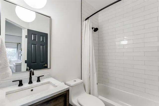 $3,800 | 411 West St Elmo Road, Unit 35, Austin, TX 78745