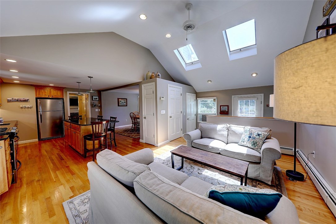 19 Lafayette Road Barrington, RI 02806 - Photo 4 of 9