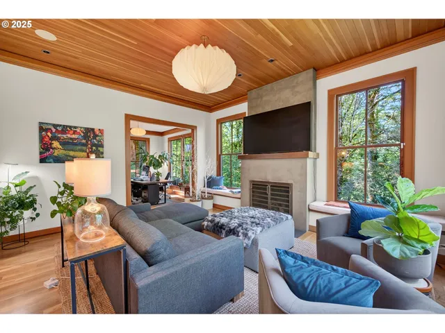 $2,400,000 | 5128 Southwest Northwood Avenue, Portland, OR 97239