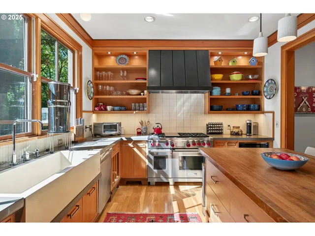 $2,400,000 | 5128 Southwest Northwood Avenue, Portland, OR 97239
