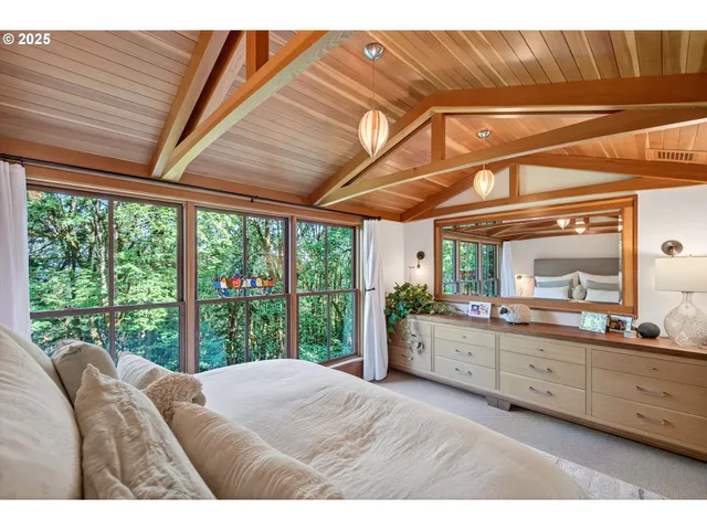 $2,400,000 | 5128 Southwest Northwood Avenue, Portland, OR 97239