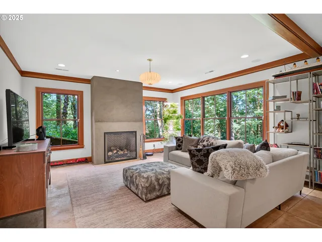 $2,400,000 | 5128 Southwest Northwood Avenue, Portland, OR 97239