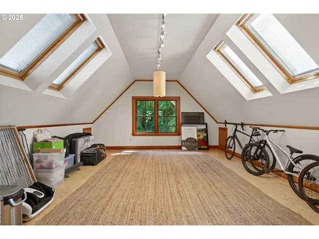 $2,400,000 | 5128 Southwest Northwood Avenue, Portland, OR 97239