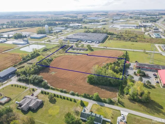 $205,000 | 300 South County Road, New Castle, IN 47362