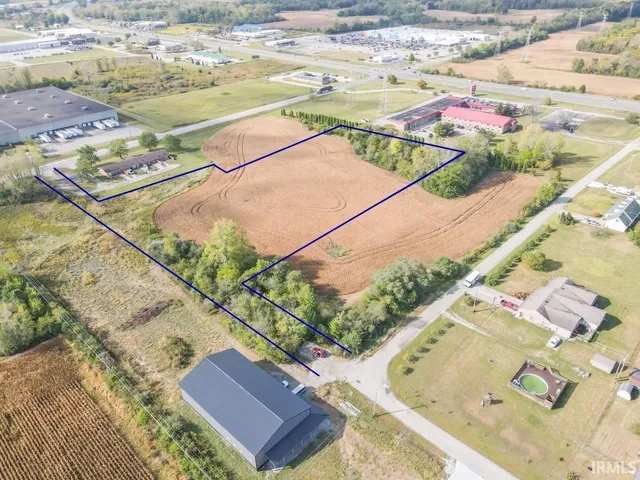 $205,000 | 300 South County Road, New Castle, IN 47362