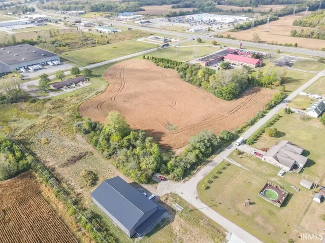 $205,000 | 300 South County Road, New Castle, IN 47362