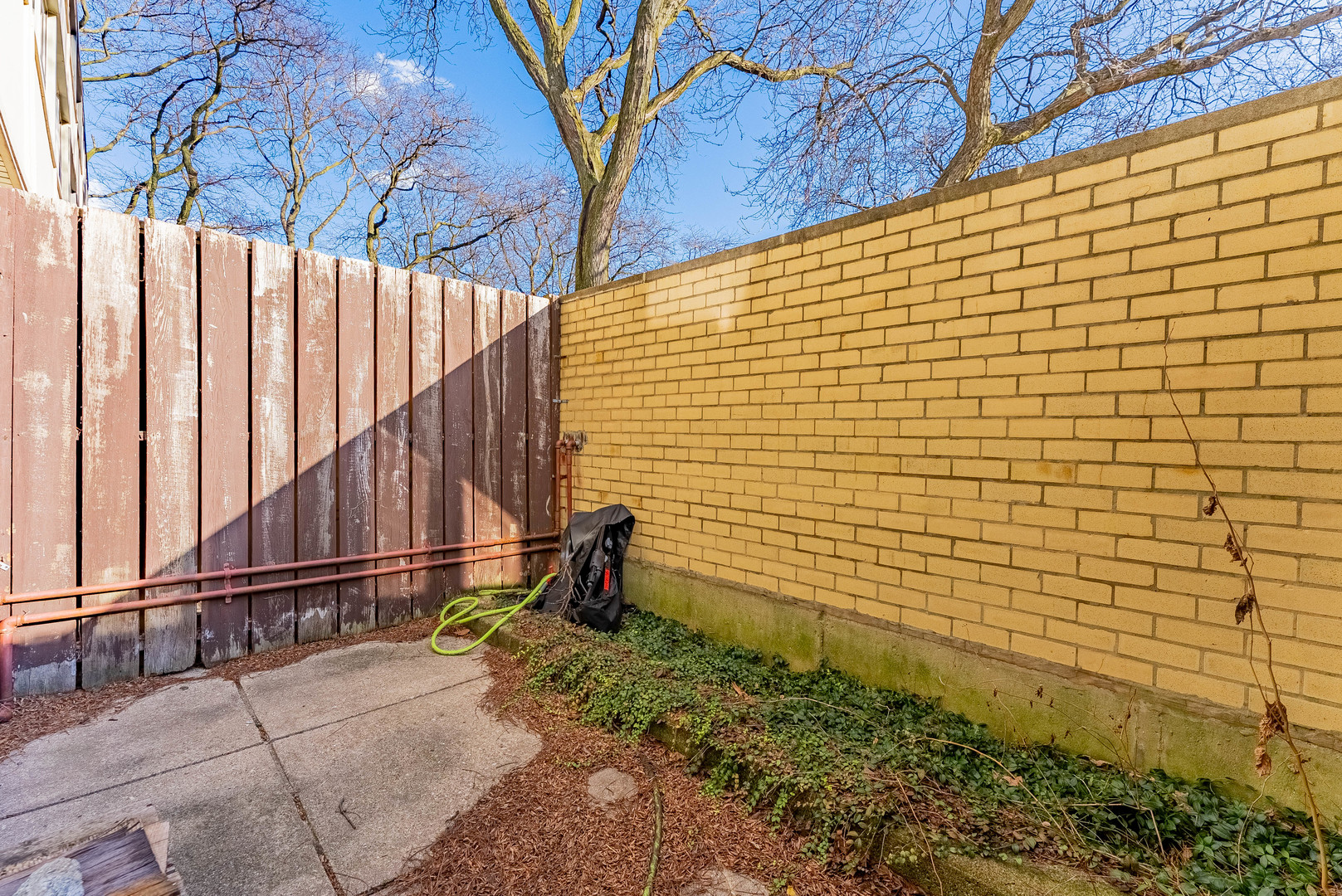 1320 West Arthington Street, Unit 1 Chicago, IL 60607 - Photo 13 of 19 a view of a pathway with a wall in front of it