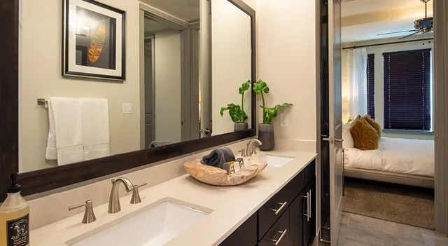 $1,975 | 1414 Texas Avenue, Unit 433, Houston, TX 77002