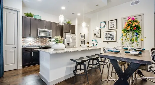 $1,975 | 1414 Texas Avenue, Unit 433, Houston, TX 77002