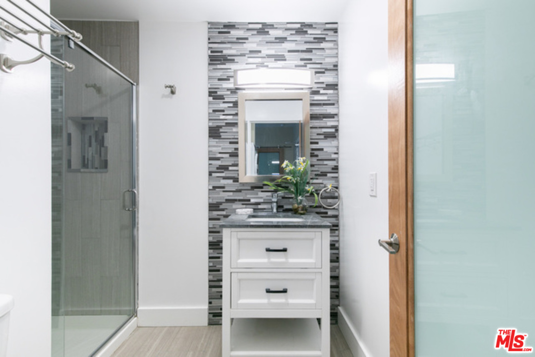 40 Westminster Avenue Venice, CA 90291 - Photo 6 of 10 a view of livingroom with wooden floor