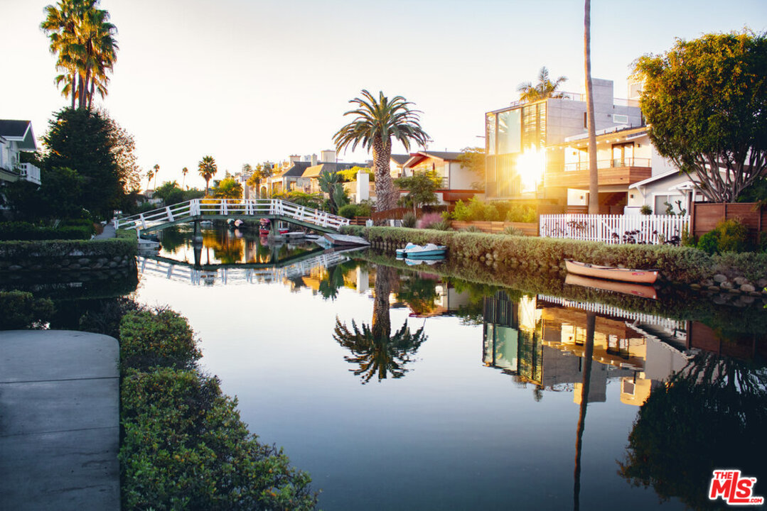 40 Westminster Avenue Venice, CA 90291 - Photo 9 of 10 a view of a lake and outside space