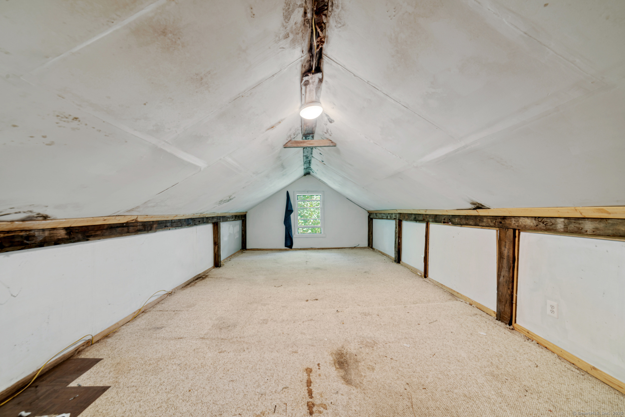 28 Trumbull Street Litchfield, CT 06750 - Photo 21 of 23 a view of a hallway with windows