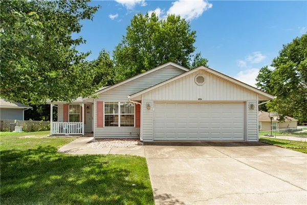 $225,000 | 2008 Northeast Wien Avenue, Grain Valley, MO 64029