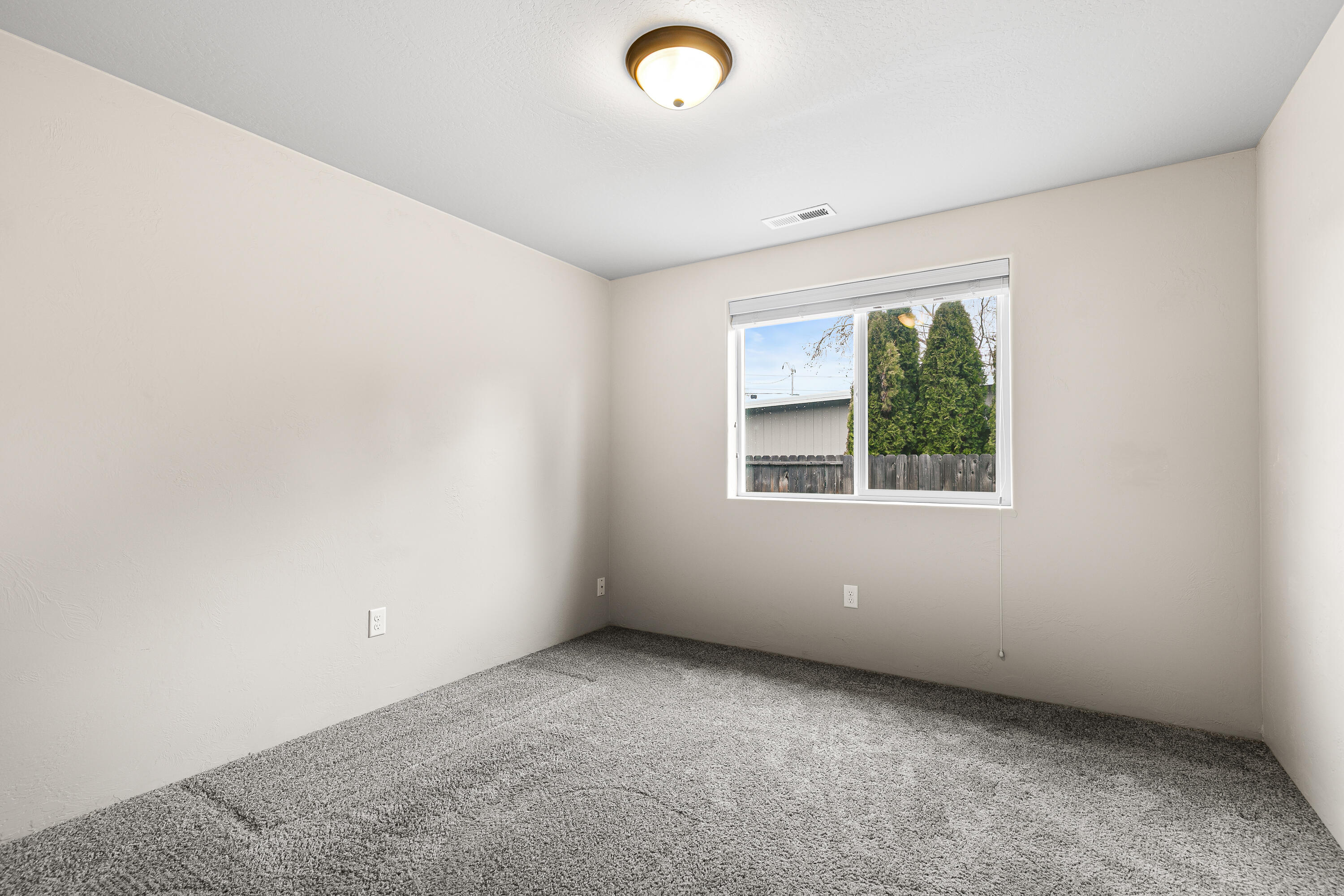 3288 Grant Road Central Point, OR 97502 - Photo 19 of 30 9R9A5847