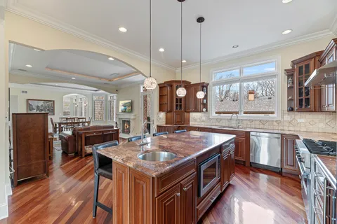 $1,399,000 | 11556 Elmwood Place, Deerfield, IL 60015