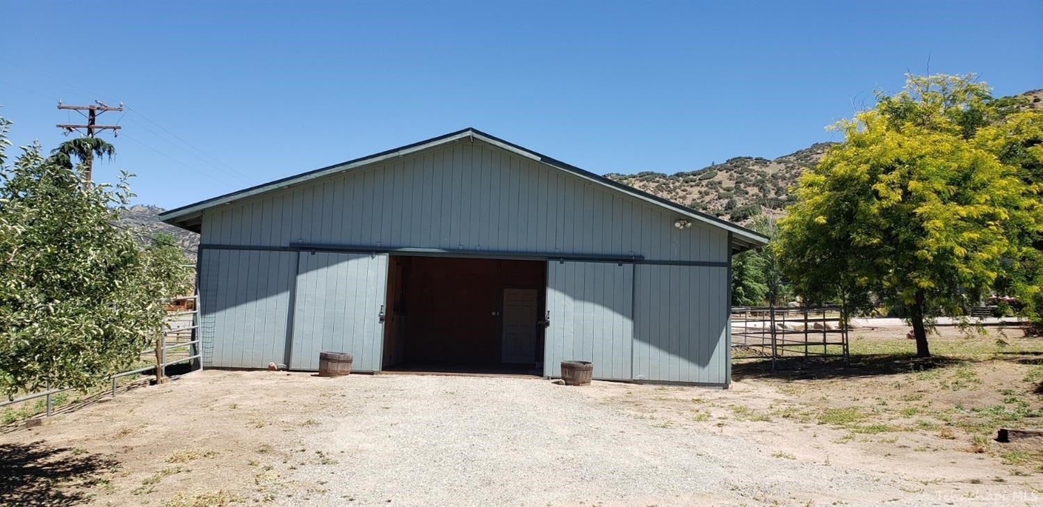 26105 Bear Valley Road Tehachapi, CA 93561 - Photo 51 of 61 Gallery Image 51