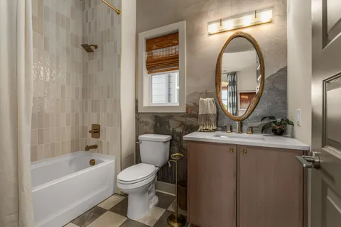 $799,900 | 323 Edith Circle, Nashville, TN 37208