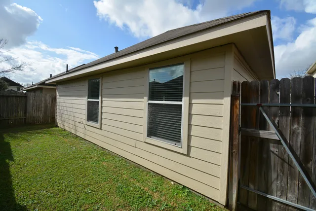 a view of a house with a backyard