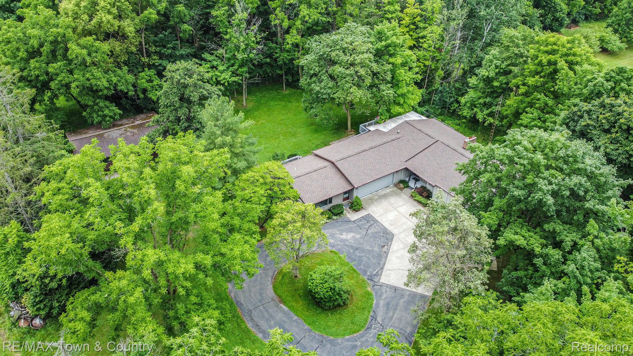 10167 West Pierson Road Flushing, MI 48433 - Photo 2 of 33 028_dji_0595_666.jpg