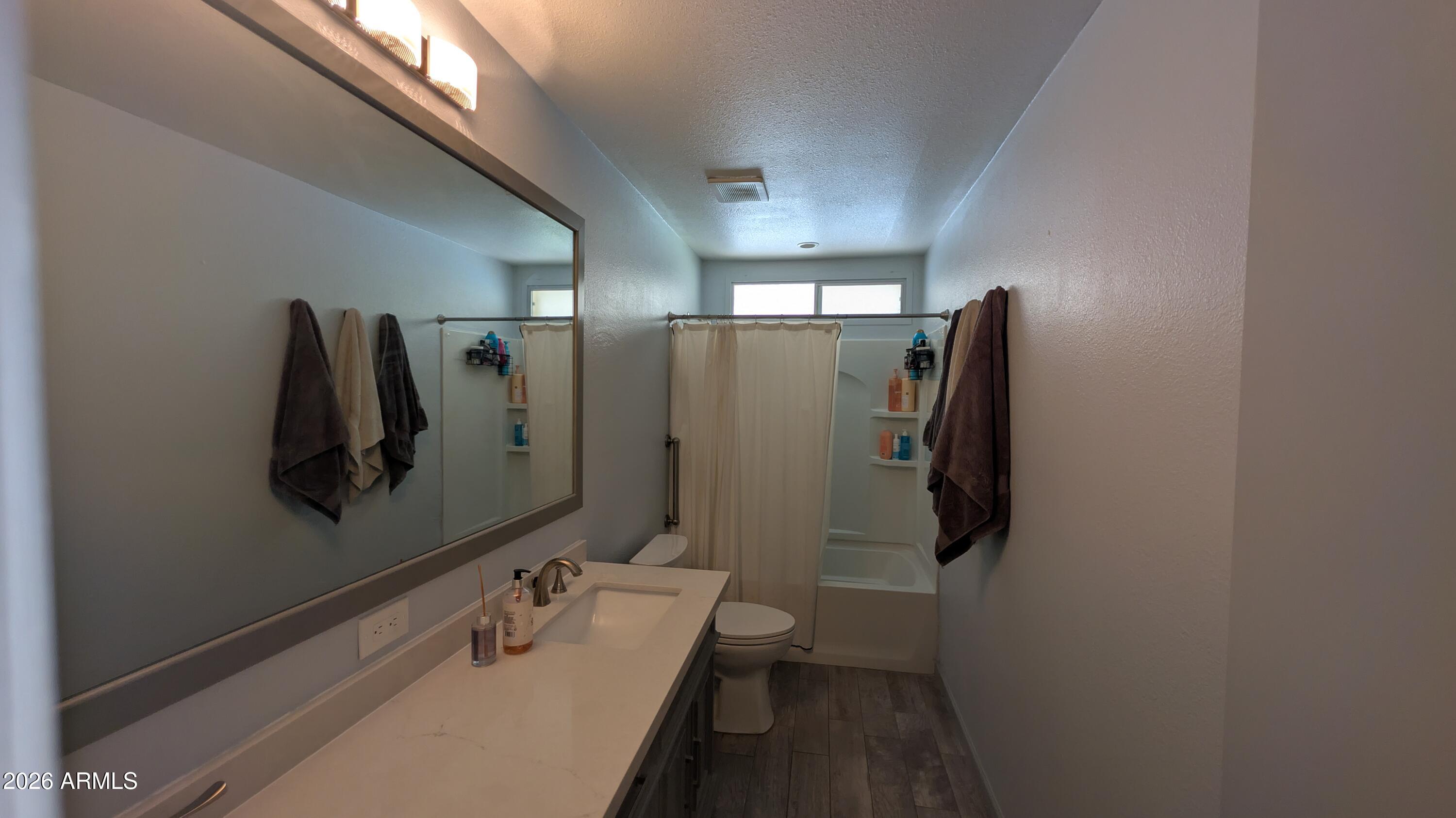 3346 West Hearn Road Phoenix, AZ 85053 - Photo 15 of 25 PXL_20260517_185304885.RAW-01