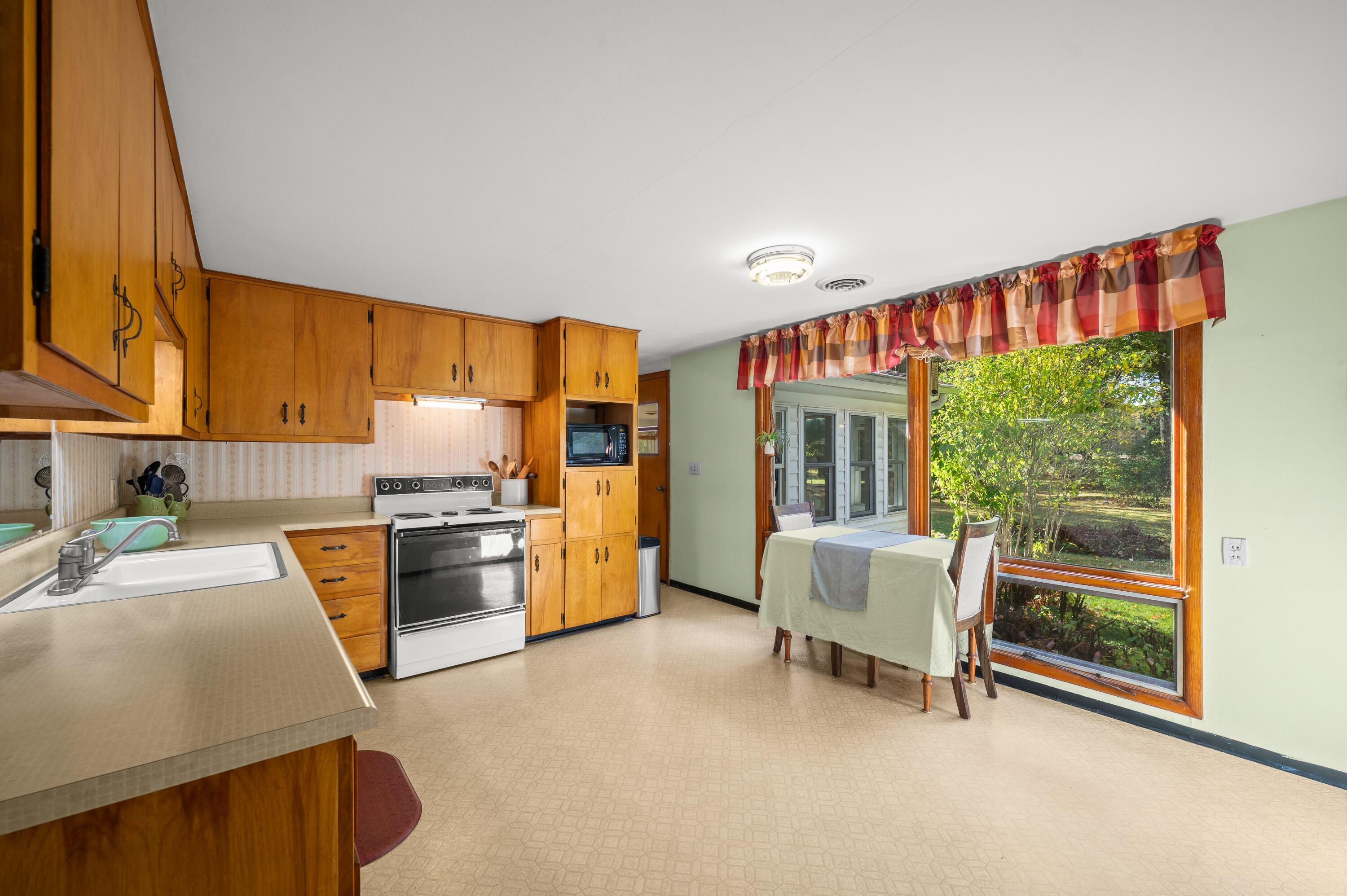 210 Beeson Road Niles, MI 49120 - Photo 15 of 37 Kitchen