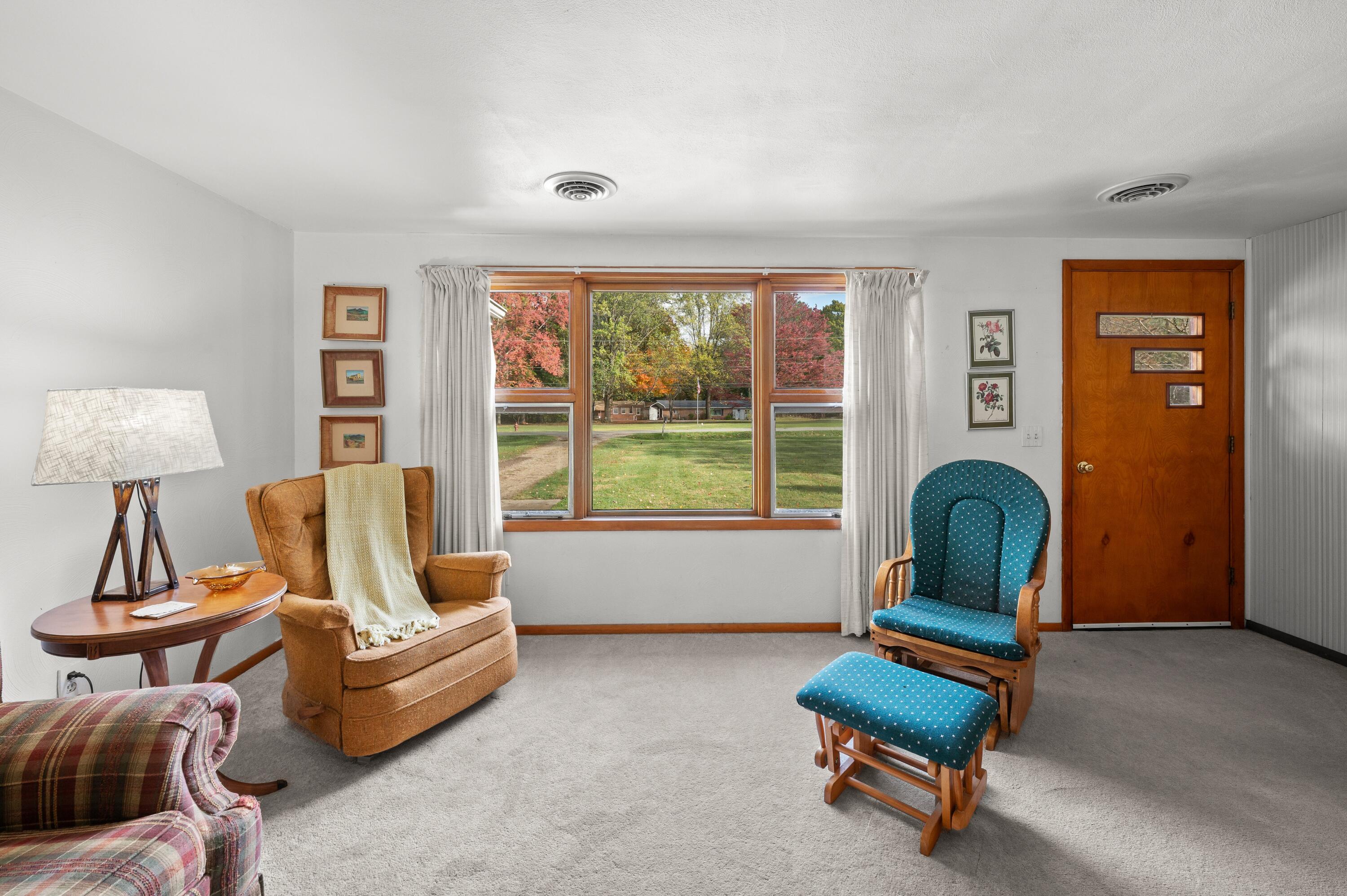 210 Beeson Road Niles, MI 49120 - Photo 7 of 37 Living Room