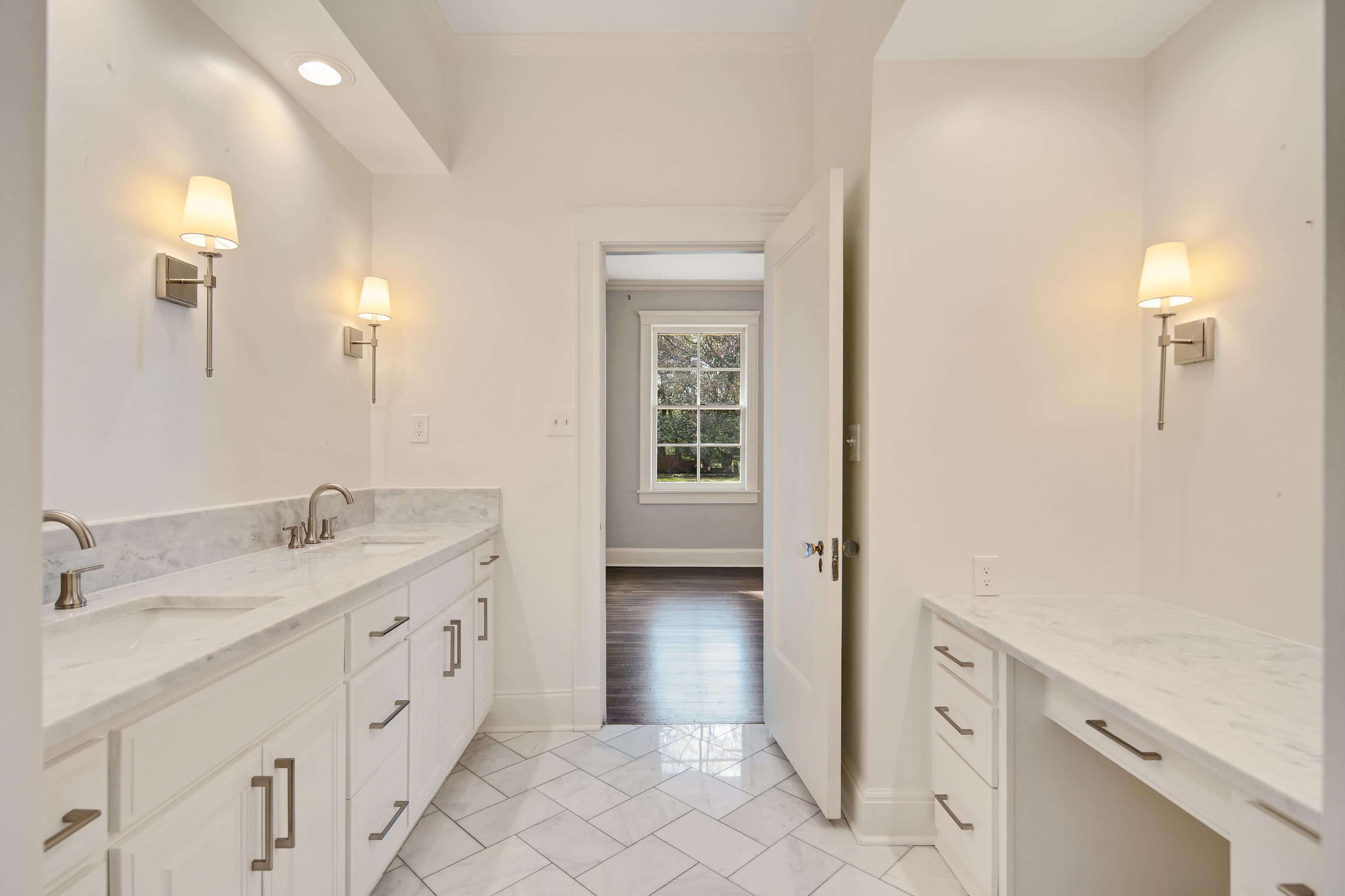 505 Goodwyn Street Memphis, TN 38111 - Photo 20 of 40 a bathroom with a double vanity sink and mirror