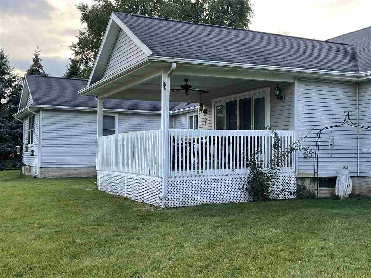 5195 Lobdell Fenton, MI 48430 - Photo 10 of 79 50071685-9.JPG