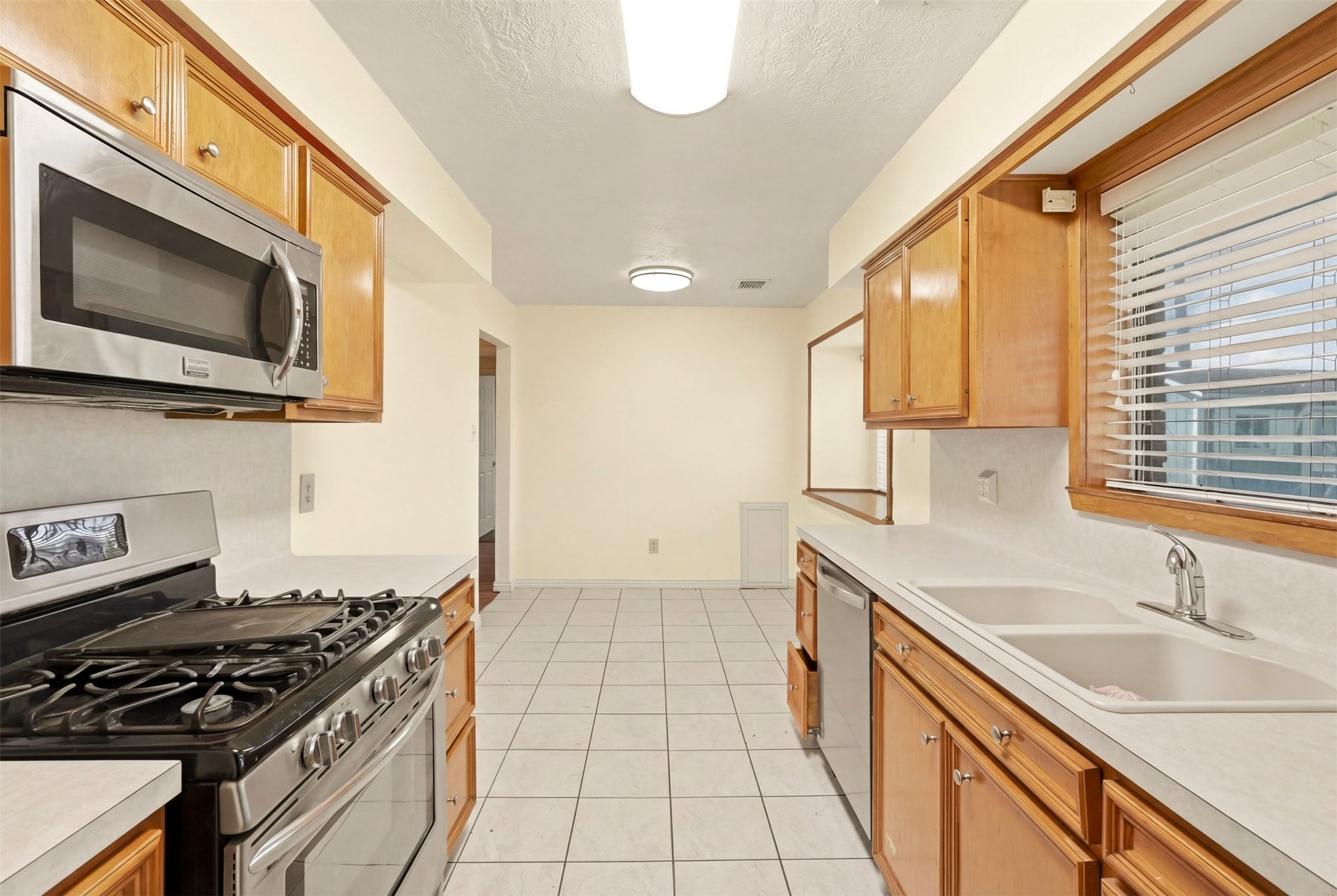 703 Overbluff Street Channelview, TX 77530 - Photo 13 of 24