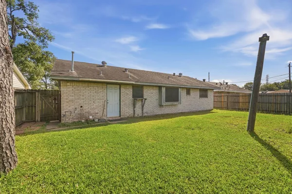 $1,350 | 703 Overbluff Street, Channelview, TX 77530