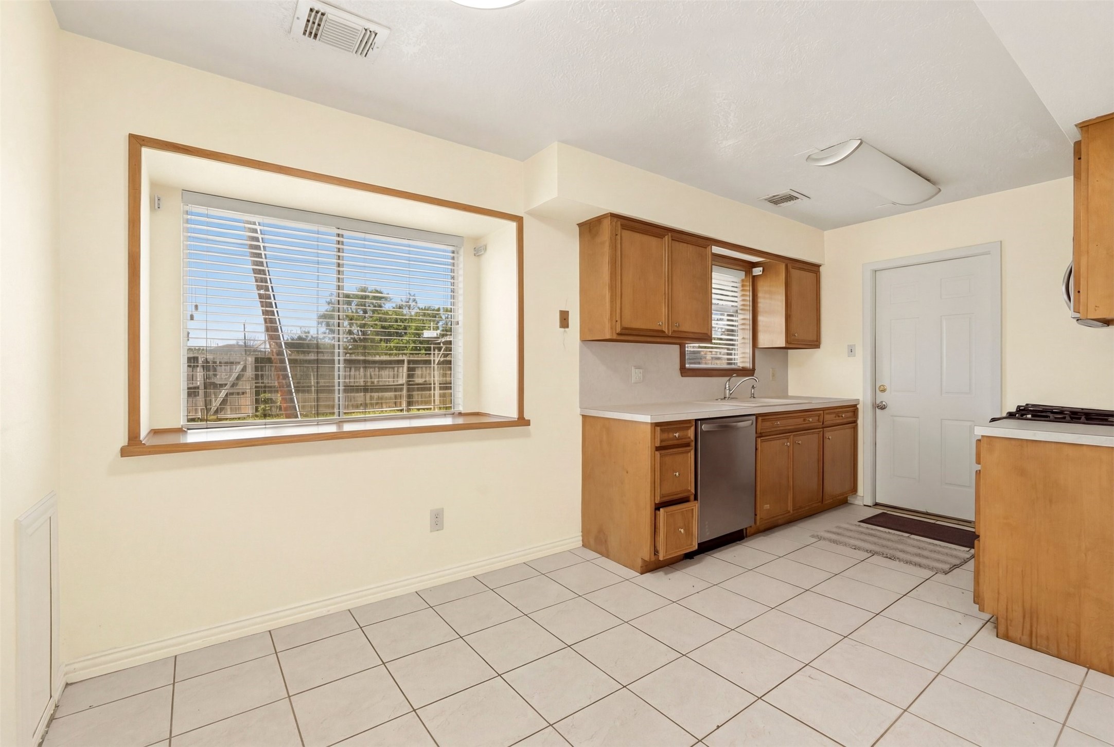 703 Overbluff Street Channelview, TX 77530 - Photo 10 of 24