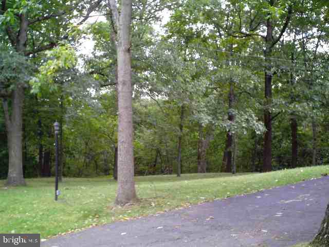 11 Oak Lane Mechanicsburg, PA 17050 - Photo 2 of 2