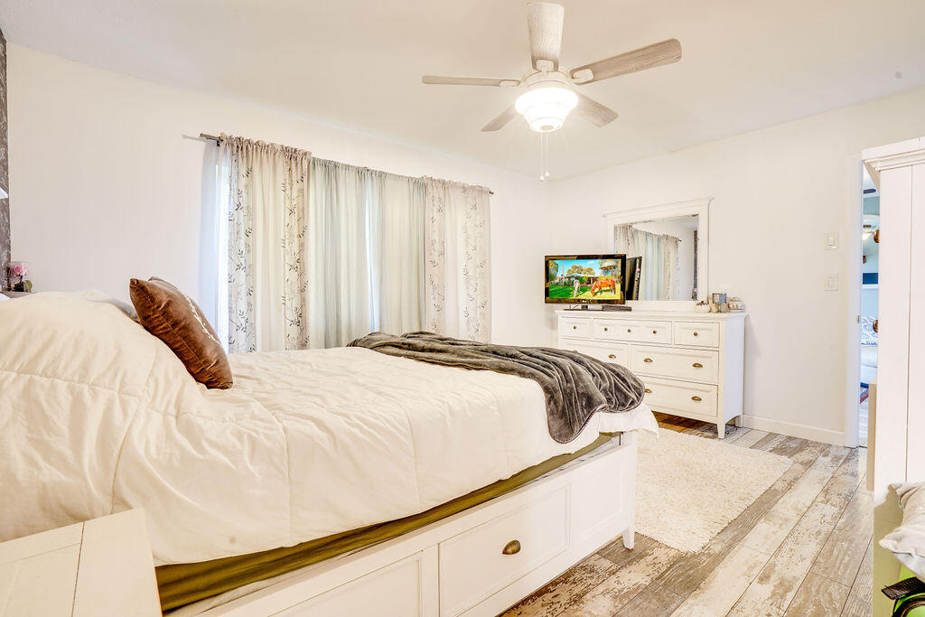 1900 South Kanner Highway, Unit 9206 Stuart, FL 34994 - Photo 18 of 23 a bedroom with a bed and a window