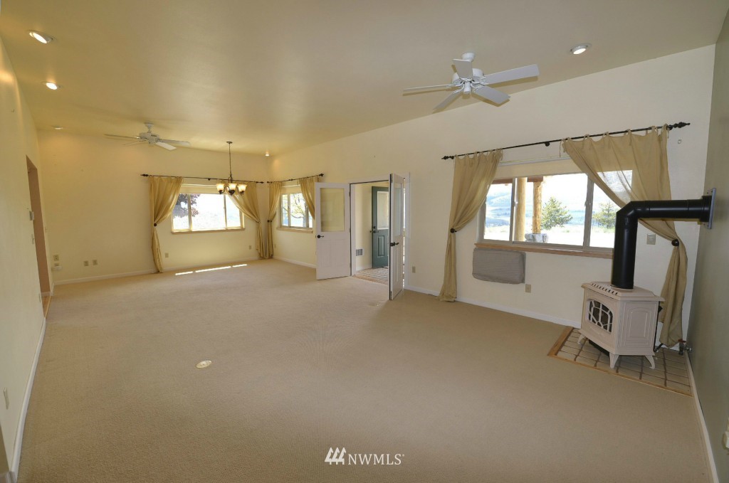 43 Davis Lake Ranch Road Winthrop, WA 98862 - Photo 6 of 25 Gallery Image 6