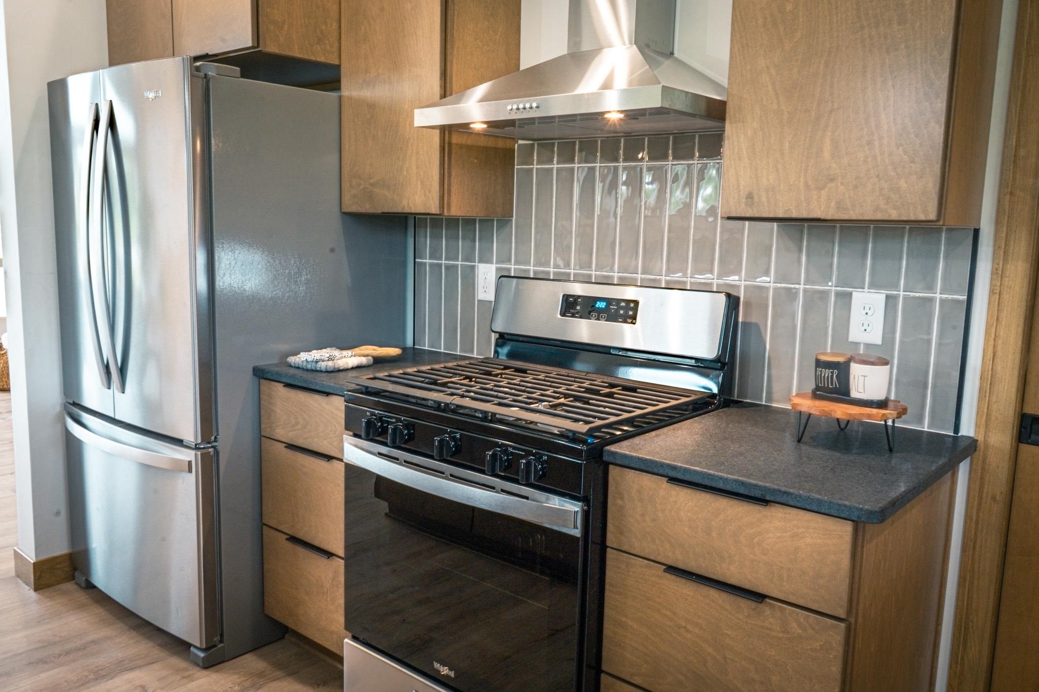 1655 Arnie's Court De Pere, WI 54115 - Photo 10 of 76