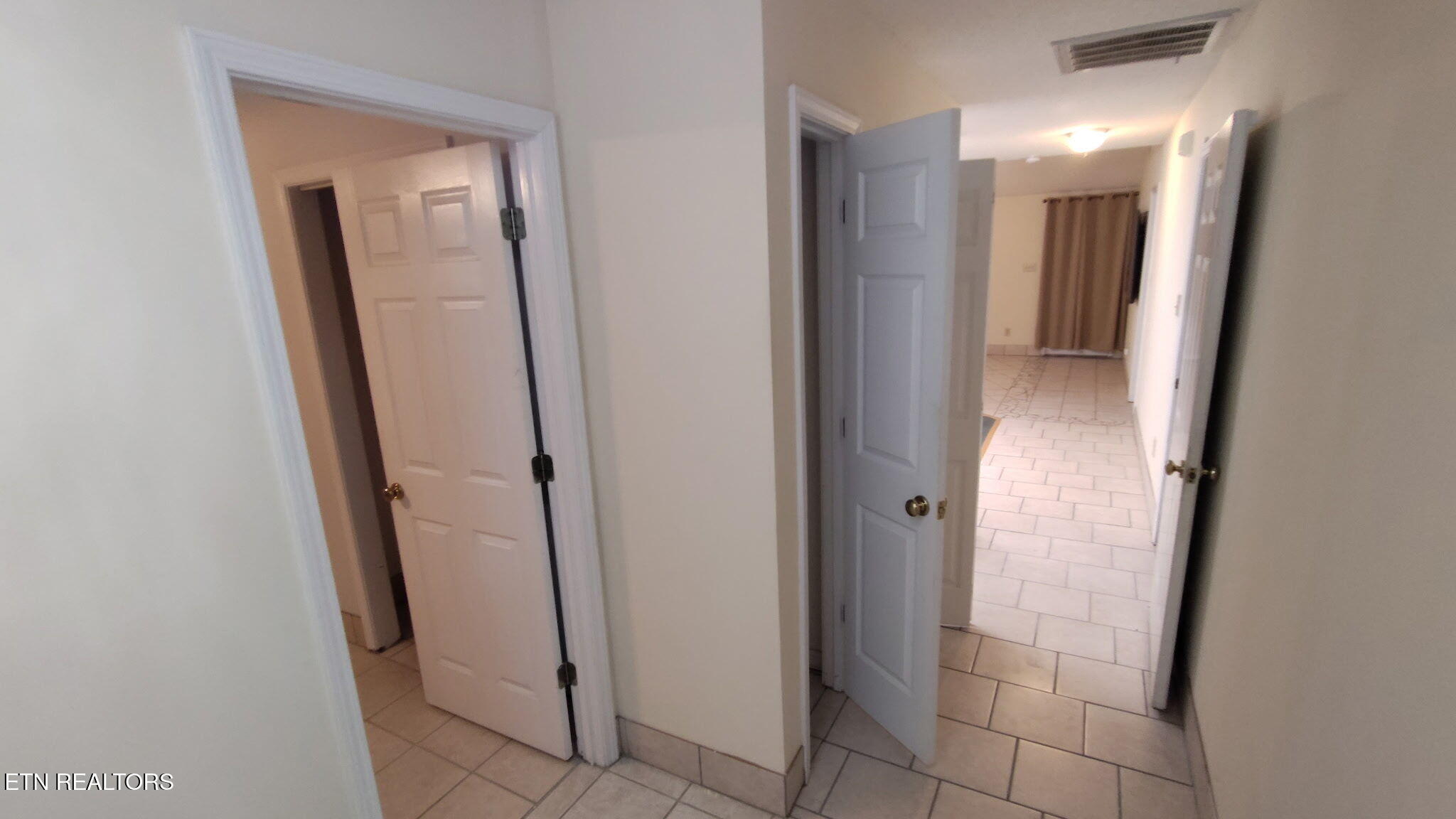 7900 Montbridge Way Powell, TN 37849 - Photo 3 of 12 Entry
