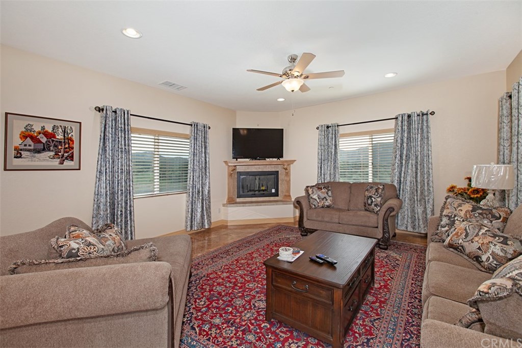 34310 Rawson Road Winchester, CA 92596 - Photo 26 of 63 Family room