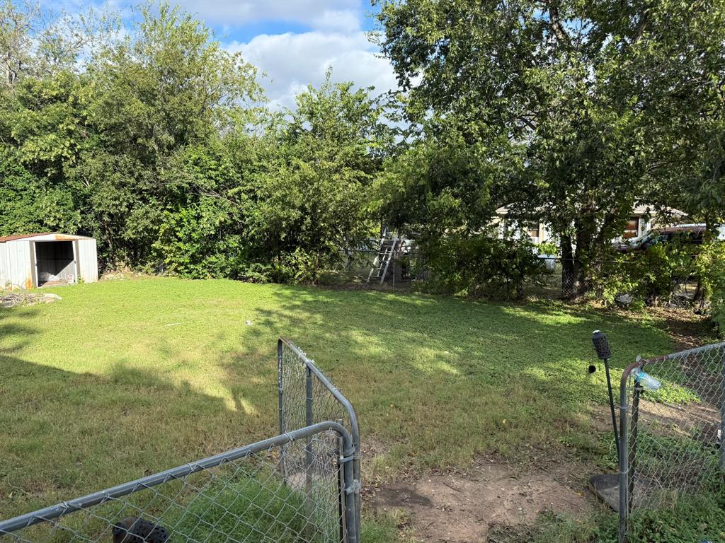4216 Knoll Drive Waco, TX 76708 - Photo 11 of 12 a view of yard with green space
