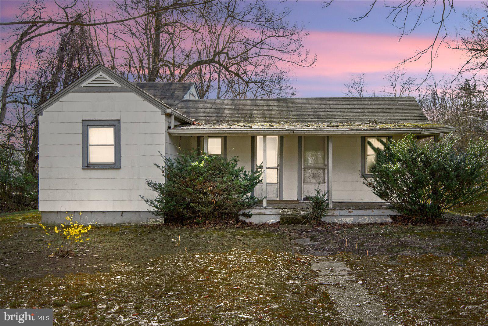 140 Barrett Heights Road Stafford, VA 22554 - Photo 1 of 39 a front view of a house with garden