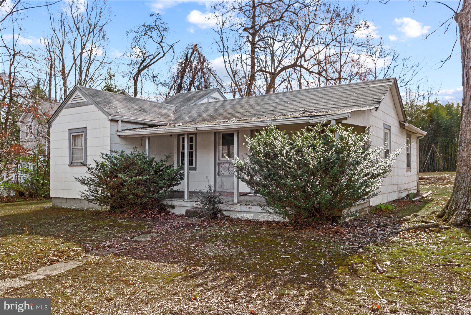 140 Barrett Heights Road Stafford, VA 22554 - Photo 3 of 39 a view of a house with a tree in the yard