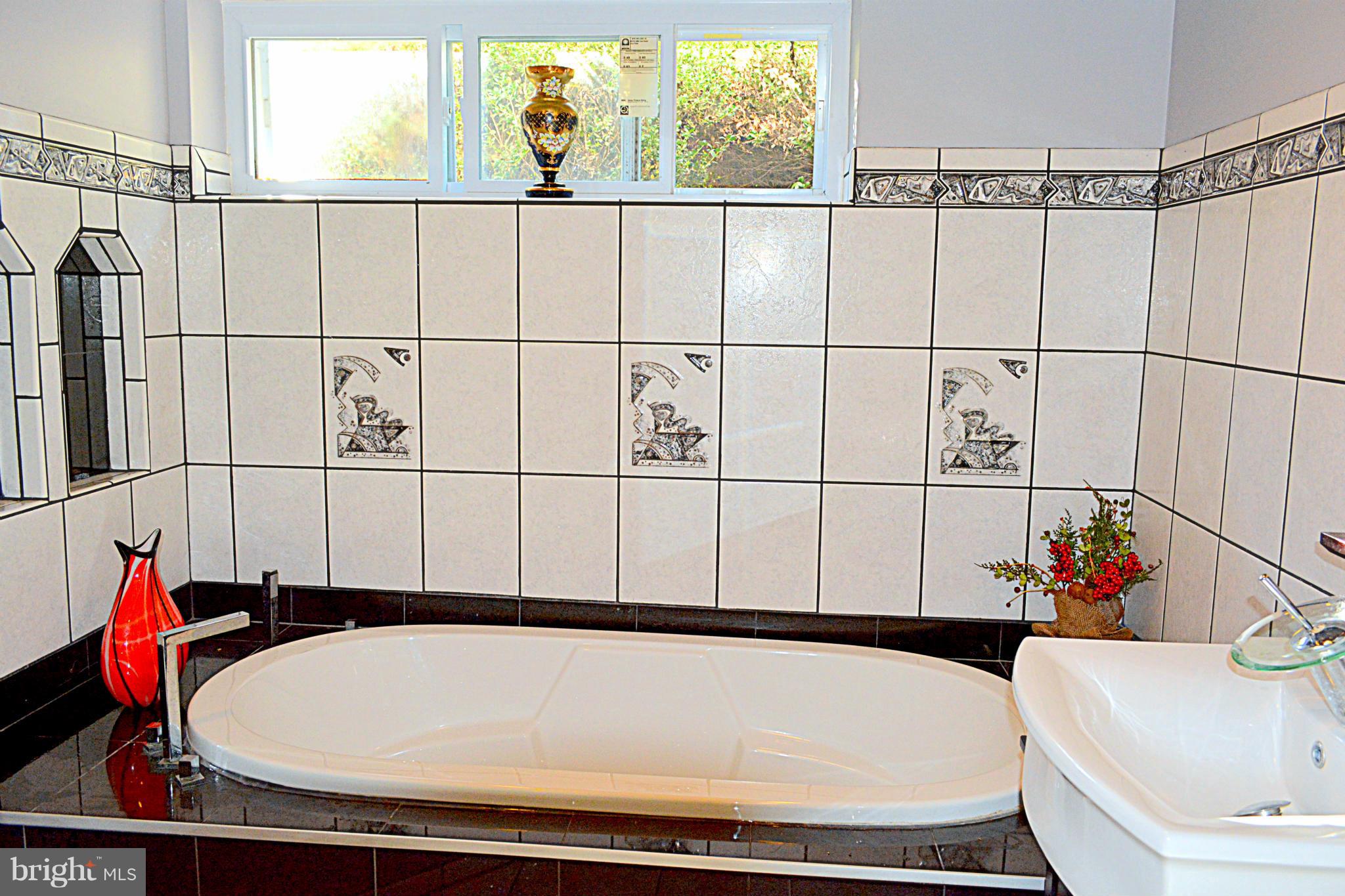 2432 Sylvale Road Baltimore, MD 21209 - Photo 17 of 20 Bath