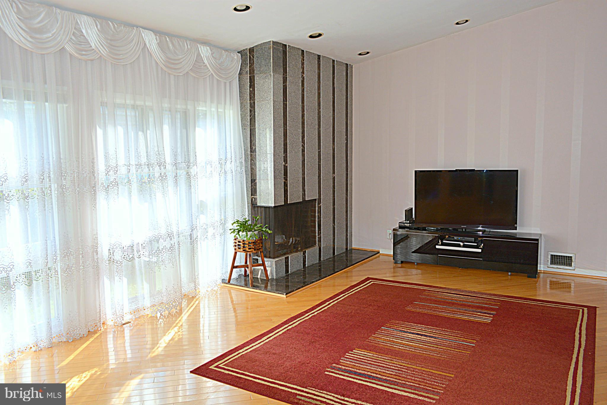2432 Sylvale Road Baltimore, MD 21209 - Photo 4 of 20 Living Room