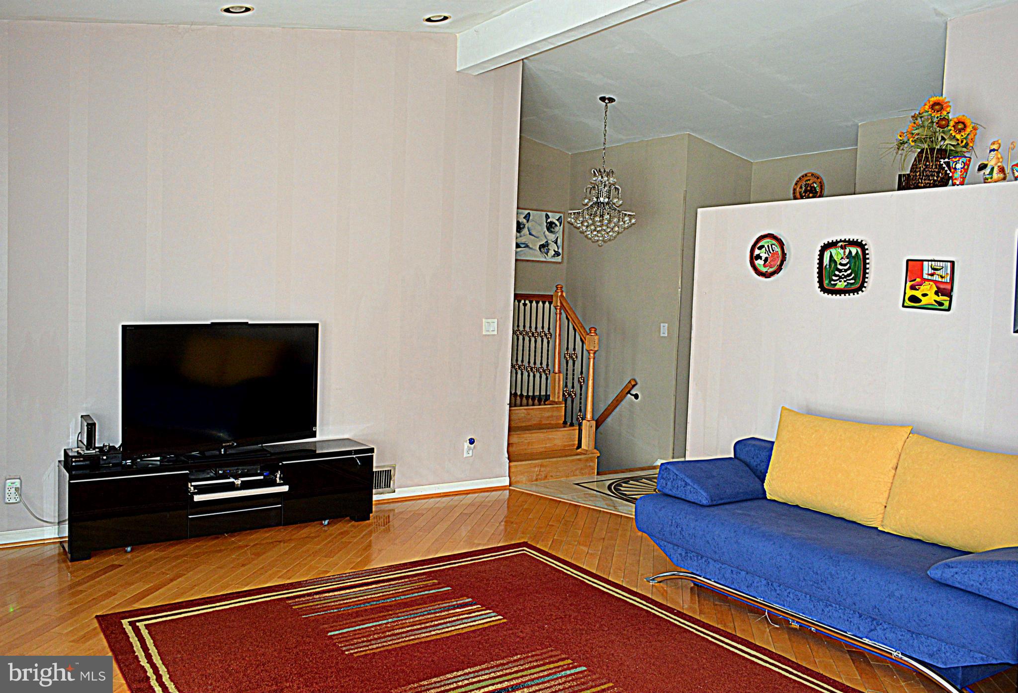 2432 Sylvale Road Baltimore, MD 21209 - Photo 5 of 20 Living Room