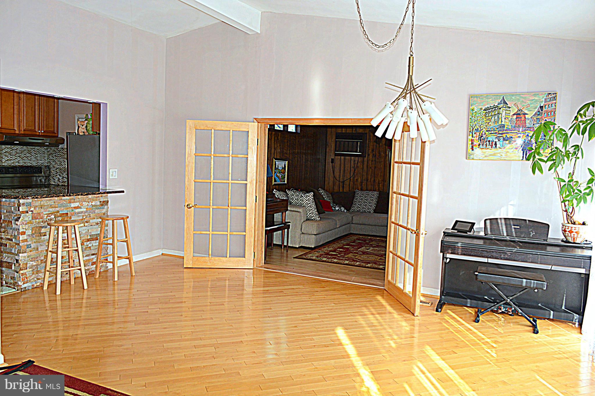 2432 Sylvale Road Baltimore, MD 21209 - Photo 6 of 20 Living Room